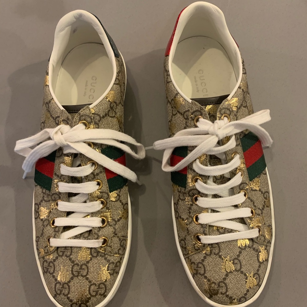 Authentic Gucci bee sneakers size 9 Women